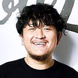 山根 尭 氏