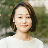 秋山 奈央 氏